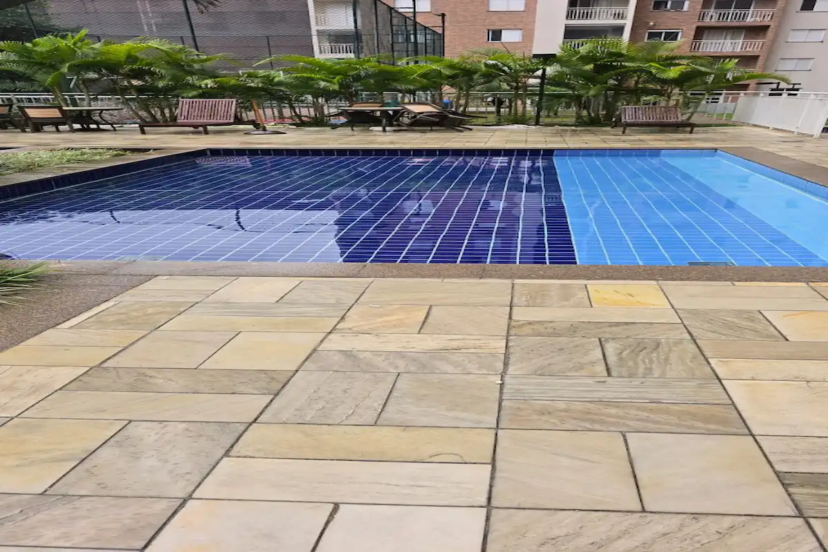 Troca de areia de filtro de piscina e manutenção do elemento filtrante